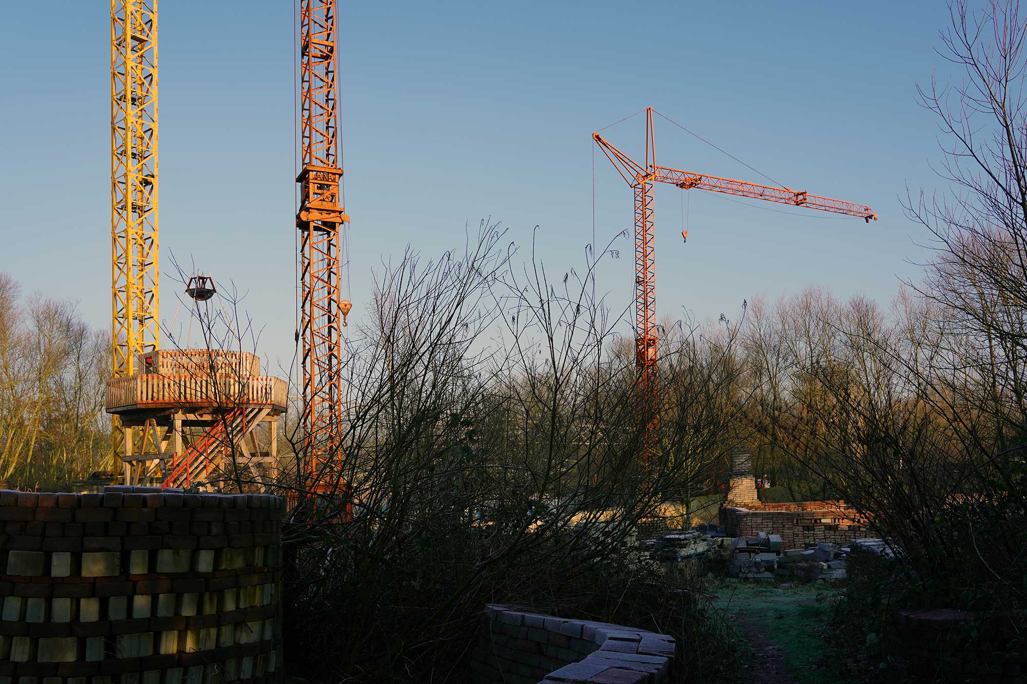 Verbeke Foundation, hijskranen